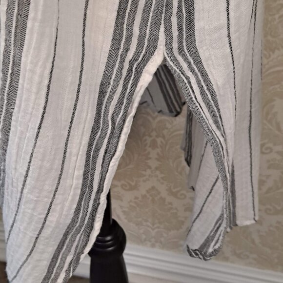 Two by Vince Camuto Size Small Lightweight Black White Striped Cotton Tunic EUC - Picture 3 of 11